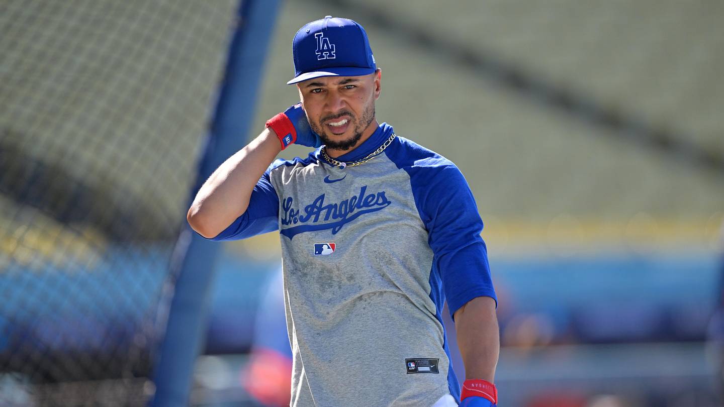 Dodgers Notes: LA Signs Infielder, Mookie Betts Calls Out Fans, Bad Brock Stewart Injury News
