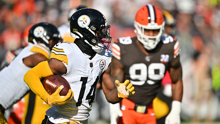 Pittsburgh Steelers v Cleveland Browns