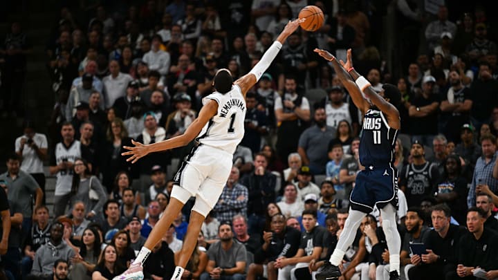 TOPSHOT-BASKET-NBA-MAVERICKS-SPURS