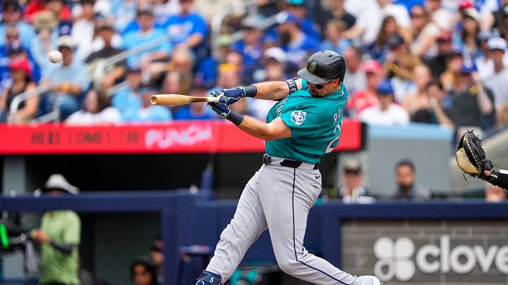Aug 29, 2026; Toronto, Ontario, CAN; Seattle Mariners catcher Cal Raleigh (29) hits a solo home run against the Toronto Blue Jays during the second inning at Rogers Centre. Mandatory Credit: Kevin Sousa-Imagn Images Aug 29, 2026; Toronto, Ontario, CAN; Seattle Mariners catcher Cal Raleigh (29) hits a solo home run against the Toronto Blue Jays during the second inning at Rogers Centre. Mandatory Credit: Kevin Sousa-Imagn Images