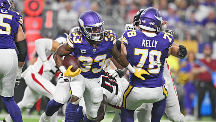 Sep 14, 2025; Minneapolis, Minnesota, USA; Minnesota Vikings running back Aaron Jones Sr. (33) runs the ball during the first half against the Atlanta Falcons at U.S. Bank Stadium. Mandatory Credit: Jeffrey Becker-Imagn Images Sep 14, 2025; Minneapolis, Minnesota, USA; Minnesota Vikings running back Aaron Jones Sr. (33) runs the ball during the first half against the Atlanta Falcons at U.S. Bank Stadium. Mandatory Credit: Jeffrey Becker-Imagn Images