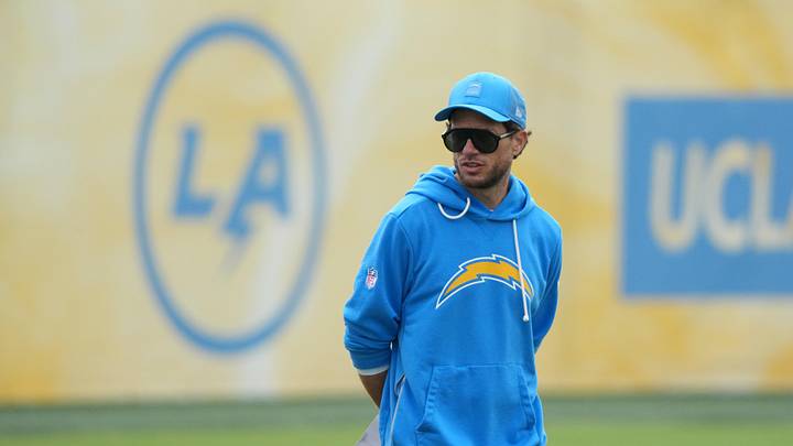 May 11, 2026; El Segundo, CA, USA; Los Angeles Chargers offensive coordinator Mike McDaniel watches during offseason workouts at The Bolt. Mandatory Credit: Kirby Lee-Imagn Images