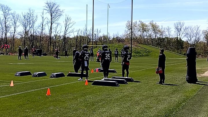 Bears running backs coach Eric Bieniemy runs through drills with his backs at rookie camp as the Bears opened a three-day minicamp. 