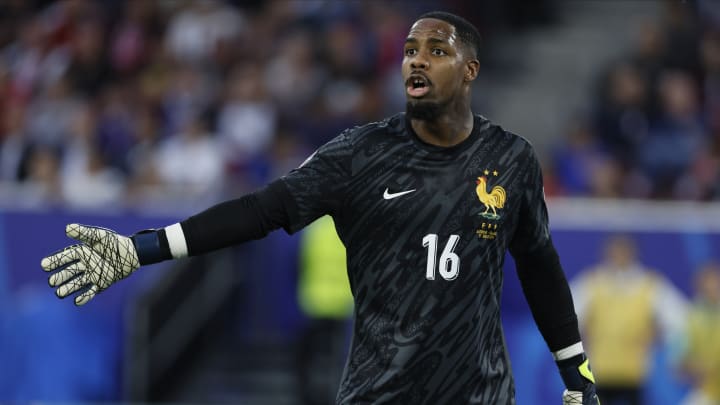 Premier clean sheet en compétition internationale avec les Bleus, pour Mike Maignan