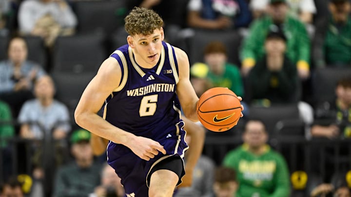 Washington Huskies forward Hannes Steinbach.