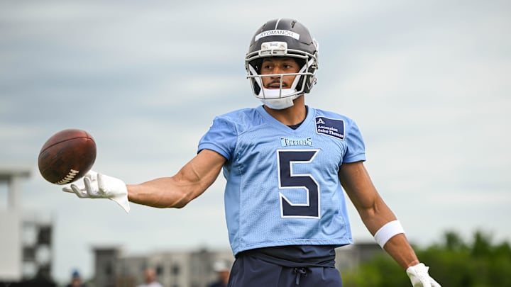 Tennessee Titans wider receiver Elic Ayomanor makes a catch as he goes through drills during Rookie Mini Camp. Mandatory Credit: Steve Roberts-Imagn Images
