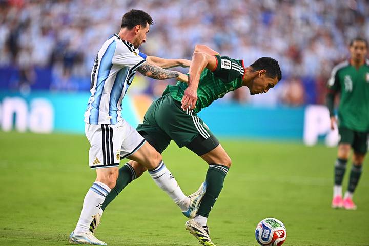 Lionel Messi, Aïssa Mandi 莱昂内尔·梅西,艾萨·曼迪