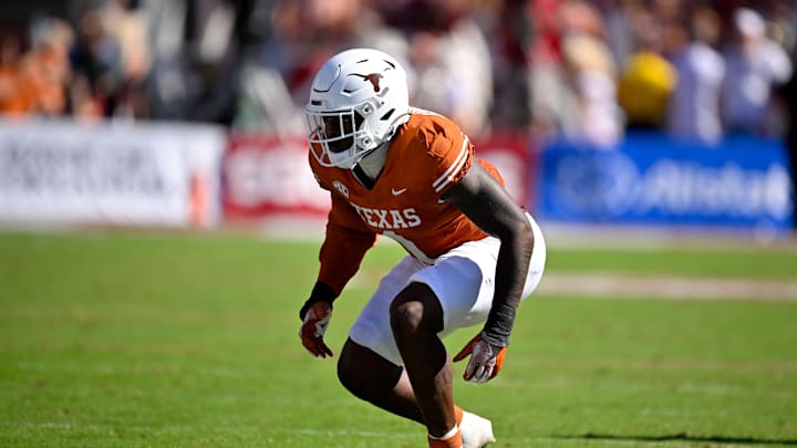 Texas Longhorns defensive end Colin Simmons during the game between the Texas Longhorns and the Oklahoma Sooners at the Cotton Bowl. Texas Longhorns defensive end Colin Simmons during the game between the Texas Longhorns and the Oklahoma Sooners at the Cotton Bowl.