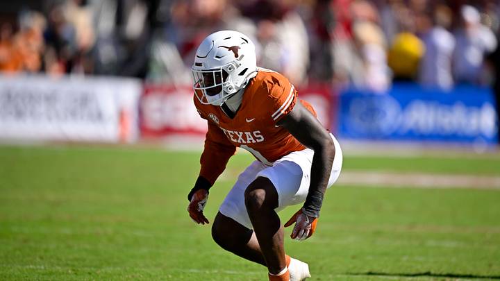 Texas Longhorns defensive end Colin Simmons during the game between the Texas Longhorns and the Oklahoma Sooners. Texas Longhorns defensive end Colin Simmons during the game between the Texas Longhorns and the Oklahoma Sooners.
