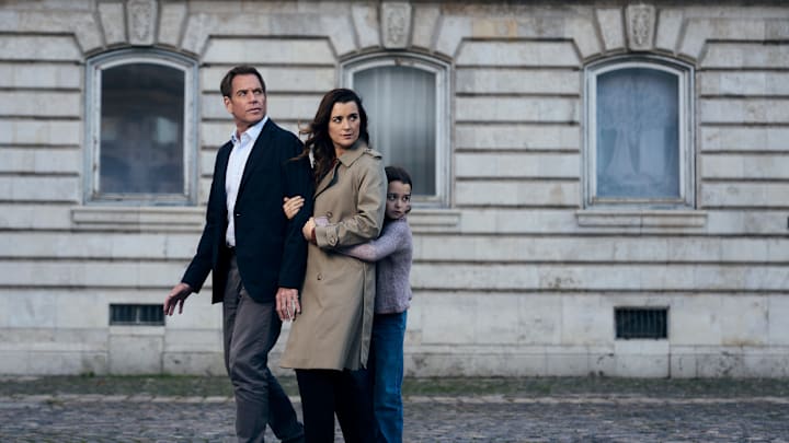 L-R Michael Weatherly as Tony Dinozzo, Cote de Pablo as Ziva David and Isla Gie as Tali In NCIS: Tony & Ziva, season 1, airing on Paramount+ 2025. Photo Credit: Jason Bell/Paramount+