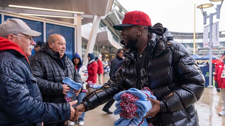 Apr 3, 2026; Minneapolis, Minnesota, USA; Kirby Puckett Jr. greets fans prior to the game between the Tampa Bay Rays and the Minnesota Twins at Target Field. Mandatory Credit: Jordan Johnson-Imagn Images Apr 3, 2026; Minneapolis, Minnesota, USA; Kirby Puckett Jr. greets fans prior to the game between the Tampa Bay Rays and the Minnesota Twins at Target Field. Mandatory Credit: Jordan Johnson-Imagn Images