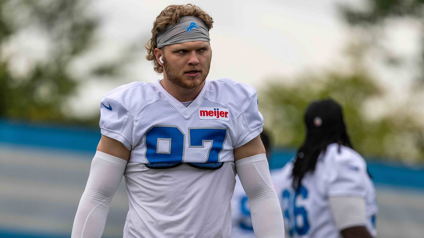 Aidan Hutchinson's 'best camp since 2022' should immediately start DPOY talk