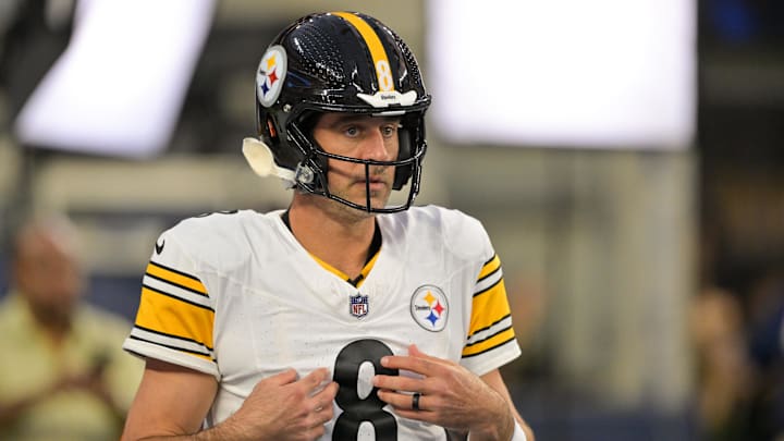 Pittsburgh Steelers quarterback Aaron Rodgers (8) looks on during warmups before the game against the Los Angeles Chargers at SoFi Stadium.