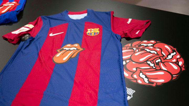 Le maillot inédit avec le logo des Rolling Stones. Le maillot inédit avec le logo des Rolling Stones.