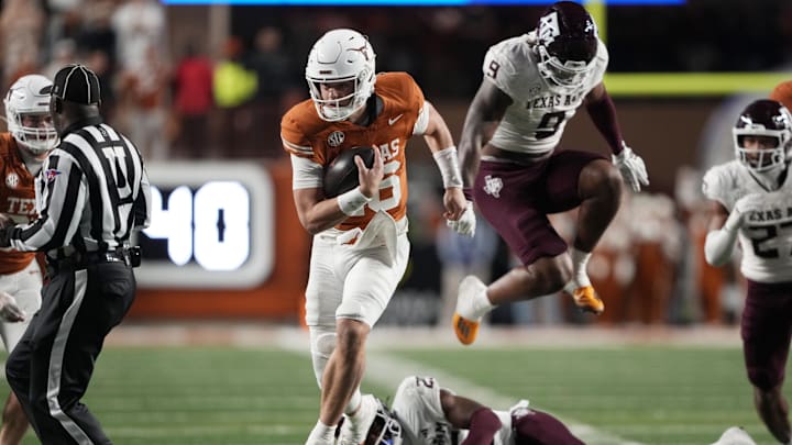 Nov 28, 2025; Austin, Texas, USA; Texas Longhorns quarterback Arch Manning keeps the ball and runs for a touchdown during the second half against the Texas A&M Aggies at Darrell K Royal-Texas Memorial Stadium. Mandatory Credit: Scott Wachter-Imagn Images Nov 28, 2025; Austin, Texas, USA; Texas Longhorns quarterback Arch Manning keeps the ball and runs for a touchdown during the second half against the Texas A&M Aggies at Darrell K Royal-Texas Memorial Stadium. Mandatory Credit: Scott Wachter-Imagn Images
