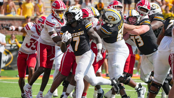 Sep 13, 2025; Columbia, Missouri, USA; Missouri Tigers running back Marquise Davis (7) runs in for a touchdown against the Louisiana-Lafayette Ragin Cajuns during the second half of the game at Faurot Field at Memorial Stadium. Sep 13, 2025; Columbia, Missouri, USA; Missouri Tigers running back Marquise Davis (7) runs in for a touchdown against the Louisiana-Lafayette Ragin Cajuns during the second half of the game at Faurot Field at Memorial Stadium.