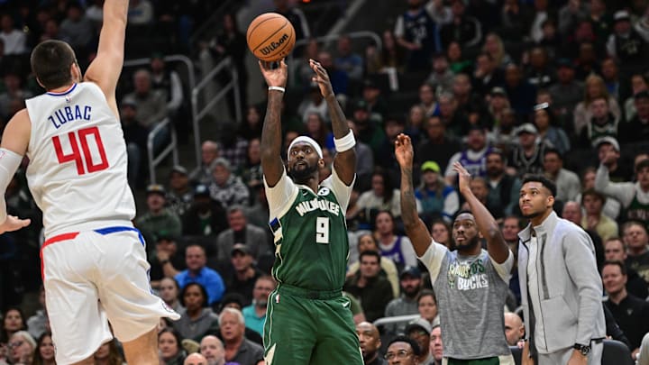 Mar 4, 2024; Milwaukee, Wisconsin, USA; Milwaukee Bucks forward Bobby Portis (9) takes a shot against Los Angeles Clippers center Ivica Zubac (40) in the fourth quarter at Fiserv Forum. Mandatory Credit: Benny Sieu-Imagn Images Mar 4, 2024; Milwaukee, Wisconsin, USA; Milwaukee Bucks forward Bobby Portis (9) takes a shot against Los Angeles Clippers center Ivica Zubac (40) in the fourth quarter at Fiserv Forum. Mandatory Credit: Benny Sieu-Imagn Images