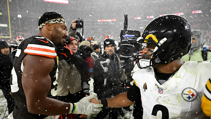 Pittsburgh Steelers v Cleveland Browns