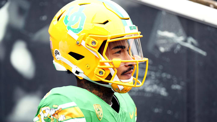 Oct 21, 2023; Eugene, Oregon, USA; Oregon Ducks defensive end Jordan Burch (1) walks towards the field before a game against the Washington State Cougars at Autzen Stadium. Mandatory Credit: Soobum Im-Imagn Images Oct 21, 2023; Eugene, Oregon, USA; Oregon Ducks defensive end Jordan Burch (1) walks towards the field before a game against the Washington State Cougars at Autzen Stadium. Mandatory Credit: Soobum Im-Imagn Images