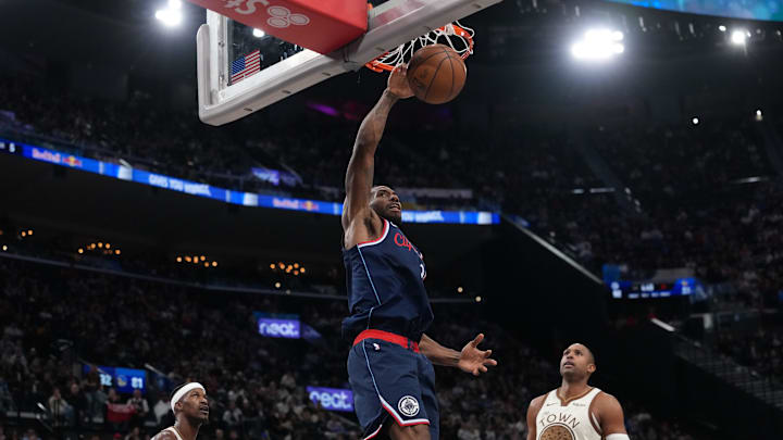 Jan 5, 2026; Inglewood, California, USA; LA Clippers forward Kawhi Leonard (2) dunks the ball against the Golden State Warriors in the second half at Intuit Dome. Jan 5, 2026; Inglewood, California, USA; LA Clippers forward Kawhi Leonard (2) dunks the ball against the Golden State Warriors in the second half at Intuit Dome.