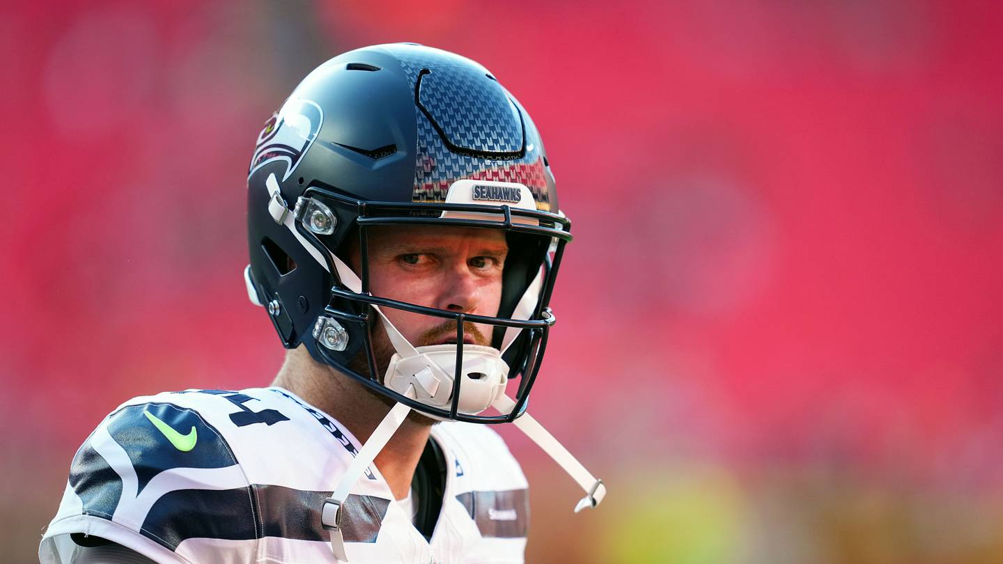 Seahawks consider adding veteran quarterback Jimmy Garoppolo after Sam Darnold injury