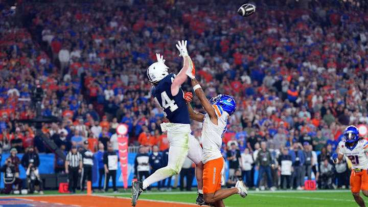 Dec 31, 2024; Glendale, AZ, USA; Penn State Nittany Lions tight end Tyler Warren (44) makes a touchdown catch against the Boise State Broncos during the second half in the Fiesta Bowl at State Farm Stadium. Mandatory Credit: Joe Camporeale-Imagn Images Dec 31, 2024; Glendale, AZ, USA; Penn State Nittany Lions tight end Tyler Warren (44) makes a touchdown catch against the Boise State Broncos during the second half in the Fiesta Bowl at State Farm Stadium. Mandatory Credit: Joe Camporeale-Imagn Images