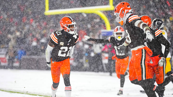 Pittsburgh Steelers v Cleveland Browns