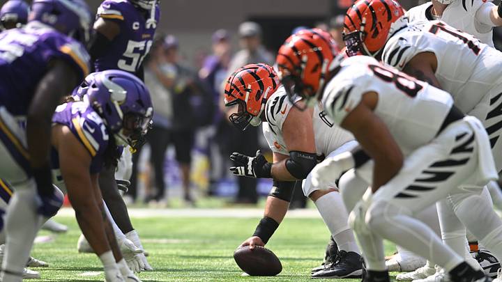 Sep 21, 2025; Minneapolis, Minnesota, USA; A view the line of scrimmage of the Cincinnati Bengals offense and Minnesota Vikings defense during the first half at U.S. Bank Stadium. Mandatory Credit: Jeffrey Becker-Imagn Images Sep 21, 2025; Minneapolis, Minnesota, USA; A view the line of scrimmage of the Cincinnati Bengals offense and Minnesota Vikings defense during the first half at U.S. Bank Stadium. Mandatory Credit: Jeffrey Becker-Imagn Images