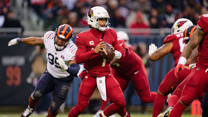 Kyler Murray sets up to throw as DeMarcus Walker tries to close with a pass rush in last year's 27-16 Bears win.