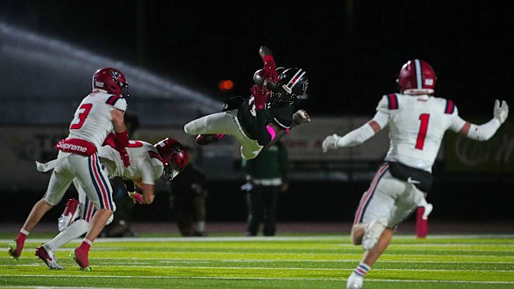 October 18, 2024; Mesa, Ariz.; USA; Red Mountain receiver Karendus Poe (19) makes a catch against ALA-Queen Creek during a game at Red Mountain High School.