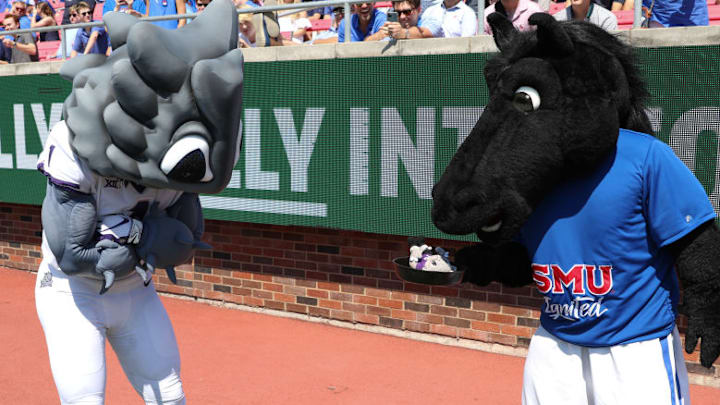 TCU's Super Frog and SMU's Peruna at the 2022 Battle of the Iron Skillet TCU's Super Frog and SMU's Peruna at the 2022 Battle of the Iron Skillet