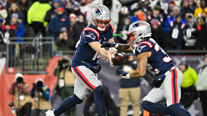 Jan 11, 2026; Foxborough, MA, USA; New England Patriots quarterback Drake Maye (10) hands the ball off to New England Patriots running back Treveyon Henderson (32) during the first quarter against the Los Angeles Chargers in an AFC Wild Card Round game at Gillette Stadium. Mandatory Credit: Eric Canha-Imagn Images