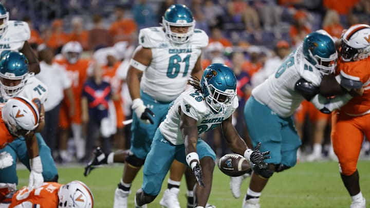 Charlottesville, Virginia, USA; Coastal Carolina Chanticleers running back Breyahn Townsend (25) attempts to recover a fumble against the Virginia Cavaliers during the second half at Scott Stadium. Charlottesville, Virginia, USA; Coastal Carolina Chanticleers running back Breyahn Townsend (25) attempts to recover a fumble against the Virginia Cavaliers during the second half at Scott Stadium.