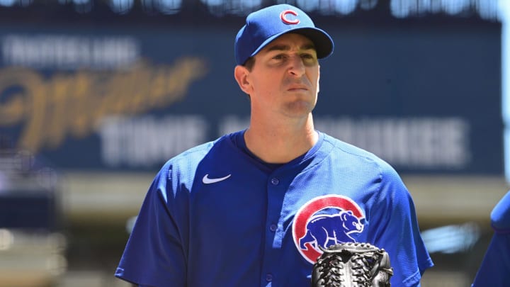 Jun 30, 2024; Milwaukee, Wisconsin, USA;  Chicago Cubs starting pitcher Kyle Hendricks (28) gets ready to pitch against the Milwaukee Brewers at American Family Field. Mandatory Credit: Benny Sieu-USA TODAY Sports