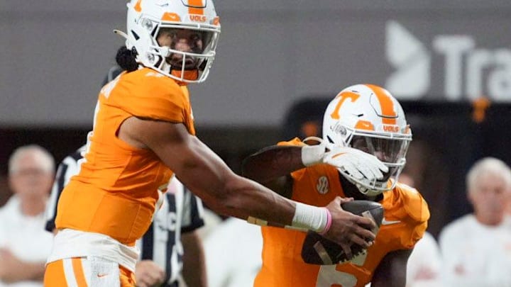 Tennessee quarterback Nico Iamaleava (8) fakes a handoff to running back Dylan Sampson (6) during the NCAA college football game against Kent State on Saturday, September 14, 2024, in Knoxville, Tenn.