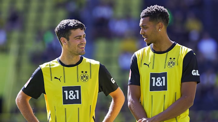 Giovanni Reyna mit Felix Nmecha