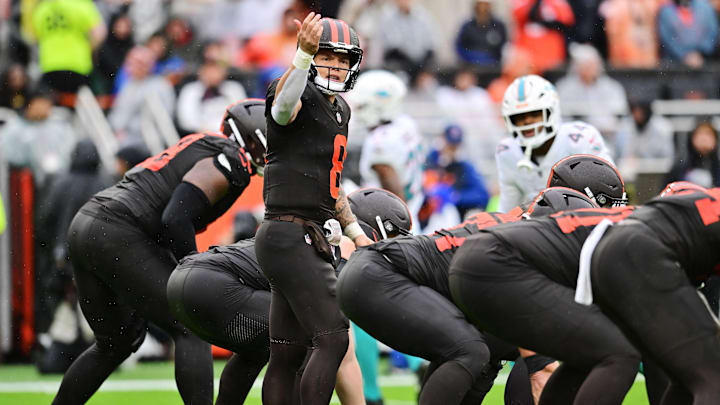 Oct 19, 2025; Cleveland, Ohio, USA; Cleveland Browns quarterback Dillon Gabriel (8) runs the offense during the first half against the Miami Dolphins at Huntington Bank Field. Mandatory Credit: Ken Blaze-Imagn Images Oct 19, 2025; Cleveland, Ohio, USA; Cleveland Browns quarterback Dillon Gabriel (8) runs the offense during the first half against the Miami Dolphins at Huntington Bank Field. Mandatory Credit: Ken Blaze-Imagn Images