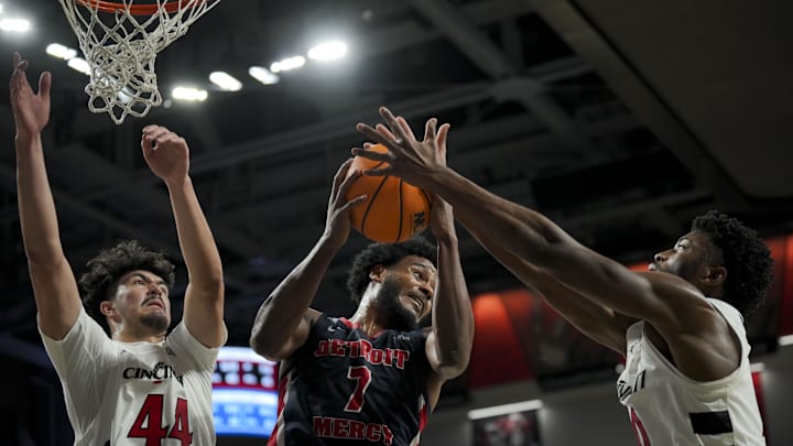 Nov 10, 2023; Cincinnati, Ohio, USA; Detroit Mercy Titans guard Abdullah Olajuwon (7) grabs a Nov 10, 2023; Cincinnati, Ohio, USA; Detroit Mercy Titans guard Abdullah Olajuwon (7) grabs a