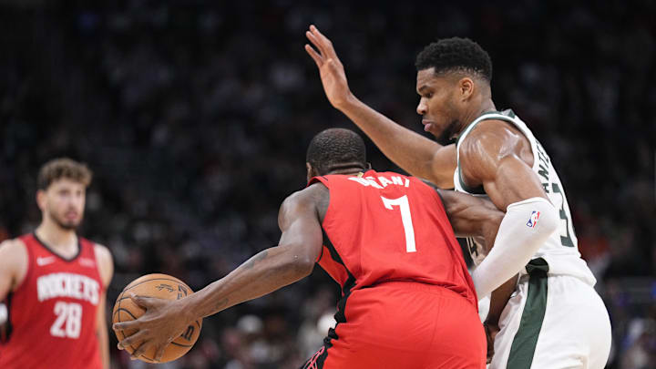 Nov 9, 2025; Milwaukee, Wisconsin, USA; Houston Rockets forward Kevin Durant (7) drives to the basket against Milwaukee Bucks forward Giannis Antetokounmpo (34) in the second half at Fiserv Forum. Mandatory Credit: Michael McLoone-Imagn Images Nov 9, 2025; Milwaukee, Wisconsin, USA; Houston Rockets forward Kevin Durant (7) drives to the basket against Milwaukee Bucks forward Giannis Antetokounmpo (34) in the second half at Fiserv Forum. Mandatory Credit: Michael McLoone-Imagn Images