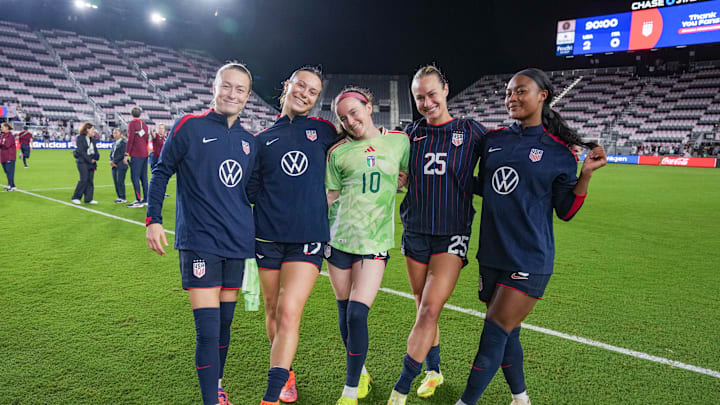 Emily Sonnett, Lilly Reale, Rose Lavelle, Jaelin Howell, and Jaedyn Shaw of Gotham FC and the USWNT