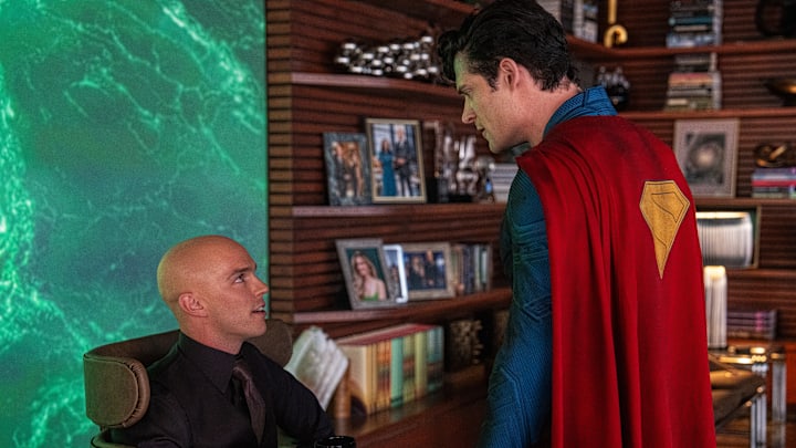 (L to r) NICHOLAS HOULT as Lex Luthor and DAVID CORENSWET as Superman in Warner Bros. Pictures’ “SUPERMAN,” a Warner Bros. Pictures release. Photo Credit: Jessica Miglio.