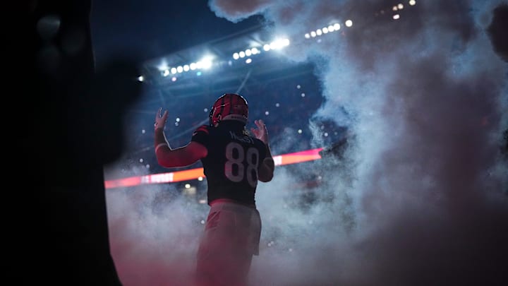 Cincinnati Bengals tight end Hayden Hurst (88) takes the field in the first quarter of the NFL Week