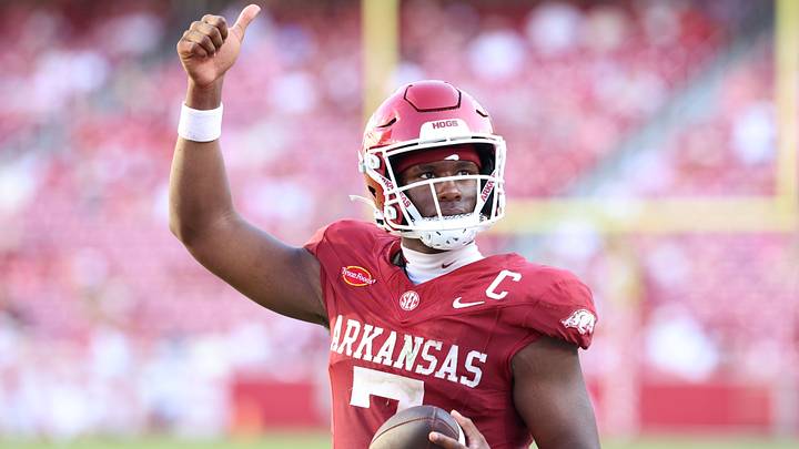 Sep 5, 2026; Fayetteville, Arkansas, USA; Arkansas Razorbacks quarterback KJ Jackson (7) gestures on the sideline during the fourth quarter against the North Alabama Lions at Donald W. Reynolds Razorback Stadium. Arkansas won 31-14. Mandatory Credit: Nelson Chenault-Imagn Images Sep 5, 2026; Fayetteville, Arkansas, USA; Arkansas Razorbacks quarterback KJ Jackson (7) gestures on the sideline during the fourth quarter against the North Alabama Lions at Donald W. Reynolds Razorback Stadium. Arkansas won 31-14. Mandatory Credit: Nelson Chenault-Imagn Images