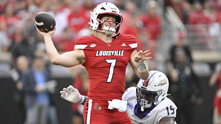 Sep 5, 2025; Louisville, Kentucky, USA; Louisville Cardinals quarterback Miller Moss (7) looks to pass under the pressure of James Madison Dukes defensive end Sahir West (15) during the first quarter at L&N Federal Credit Union Stadium. Mandatory Credit: Jamie Rhodes-Imagn Images Sep 5, 2025; Louisville, Kentucky, USA; Louisville Cardinals quarterback Miller Moss (7) looks to pass under the pressure of James Madison Dukes defensive end Sahir West (15) during the first quarter at L&N Federal Credit Union Stadium. Mandatory Credit: Jamie Rhodes-Imagn Images