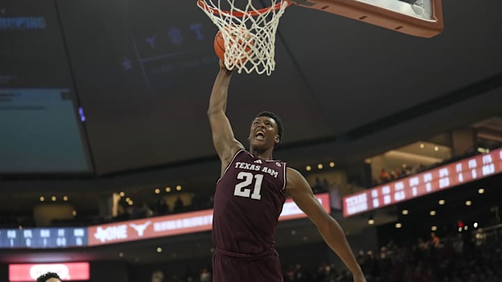 Jan 25, 2025; Austin, Texas, USA; Texas A&M Aggies forward Pharrel Payne (21) goes up for a dunk during the second half against the Texas Longhorns at Moody Center. Mandatory Credit: Scott Wachter-Imagn Images