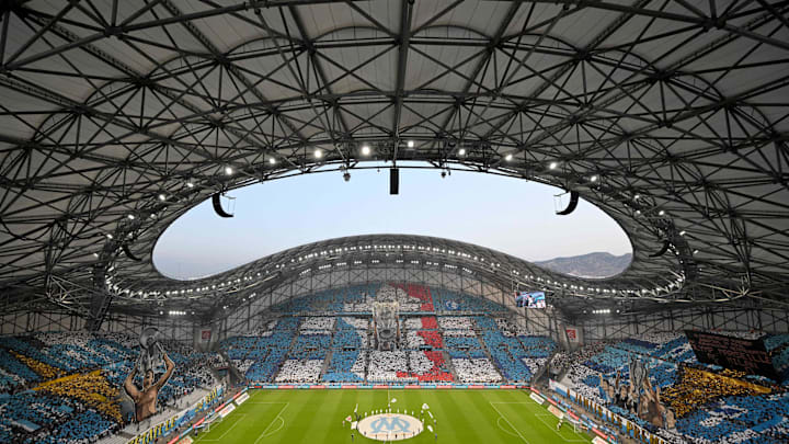 Tifos géants des supporters marseillais pour la réception de Brest.