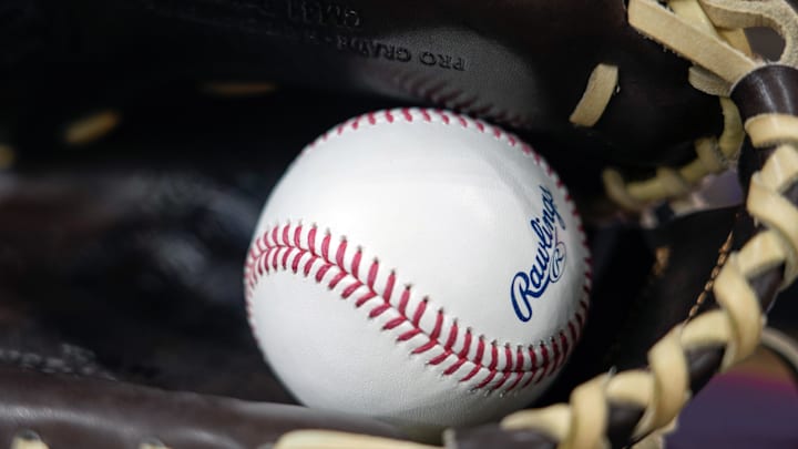 Baseball glove