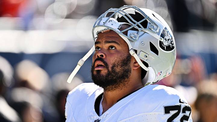 Oct 22, 2023; Chicago, Illinois, USA; Las Vegas Raiders guard Jermaine Eluemunor (72) heads to the Oct 22, 2023; Chicago, Illinois, USA; Las Vegas Raiders guard Jermaine Eluemunor (72) heads to the