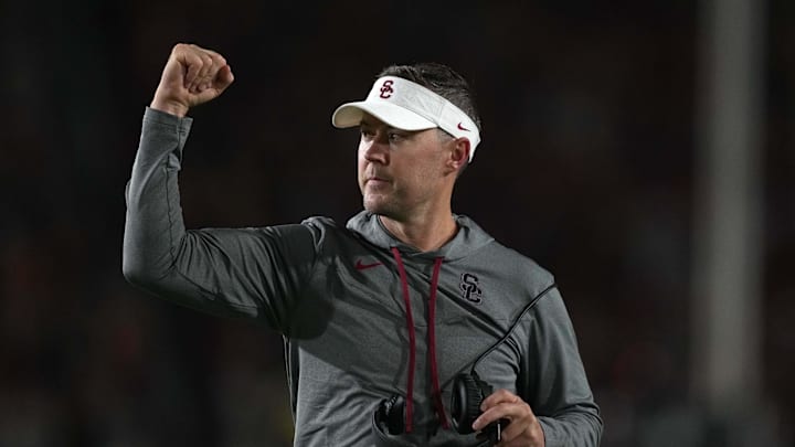 Sep 17, 2022; Los Angeles, California, USA; Southern California Trojans head coach Lincoln Riley reacts in the second half against the Fresno State Bulldogs at United Airlines Field at Los Angeles Memorial Coliseum. Mandatory Credit: Kirby Lee-Imagn Images Sep 17, 2022; Los Angeles, California, USA; Southern California Trojans head coach Lincoln Riley reacts in the second half against the Fresno State Bulldogs at United Airlines Field at Los Angeles Memorial Coliseum. Mandatory Credit: Kirby Lee-Imagn Images