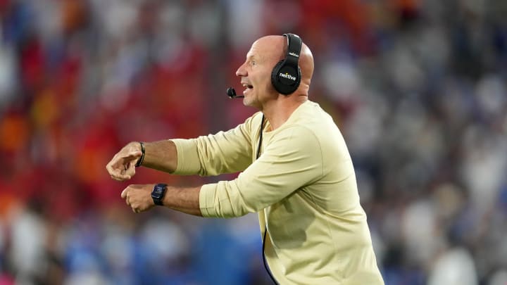 New Auburn Tigers defensive coordinator and safeties coach Charles Kelly reels in a big target. New Auburn Tigers defensive coordinator and safeties coach Charles Kelly reels in a big target.